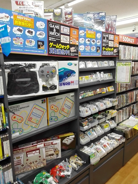 日田店 当店ではレトロゲームの販売 買取も行っております W 福岡で家電 ブランド 楽器 古着の買取ならブックオフ 福岡株式会社 リサイクル 無料査定 高価買取